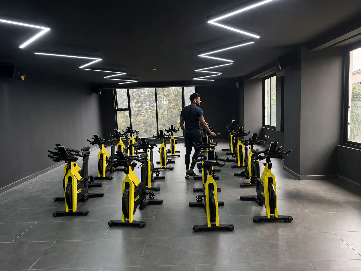 A guest training in Merkama's cycling room